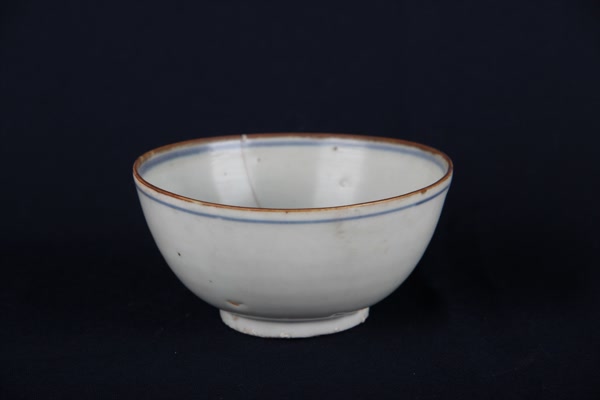 明“寿”字纹青花瓷碗