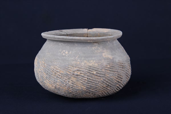 东汉灰陶釜