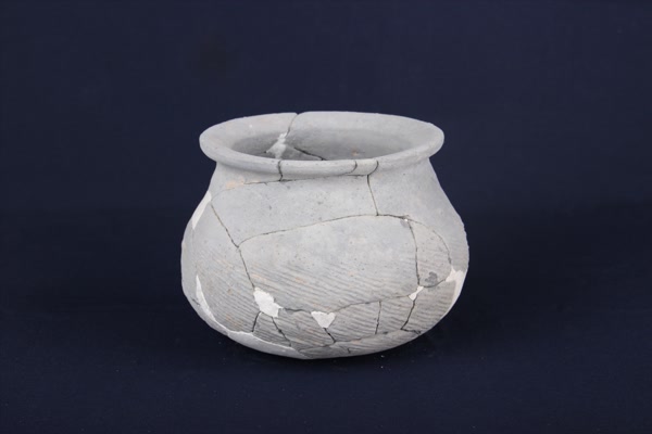 汉灰陶釜