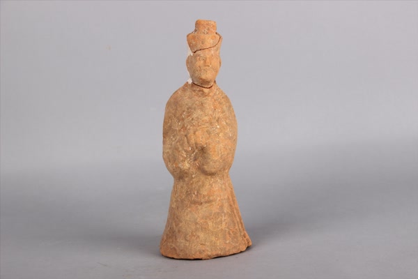 东汉红陶侍俑
