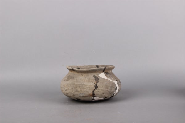 汉绳纹灰陶釜