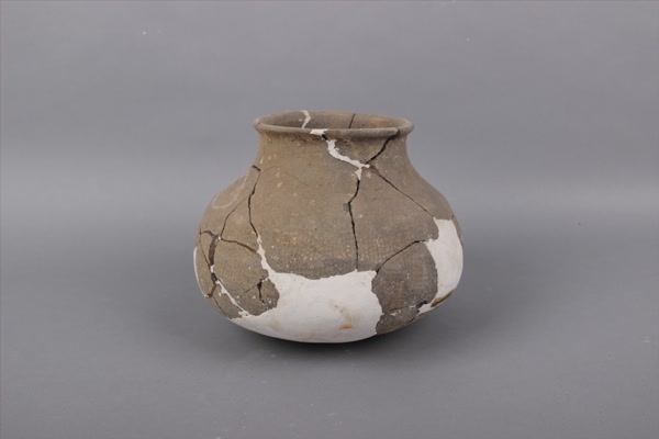 汉灰陶釜