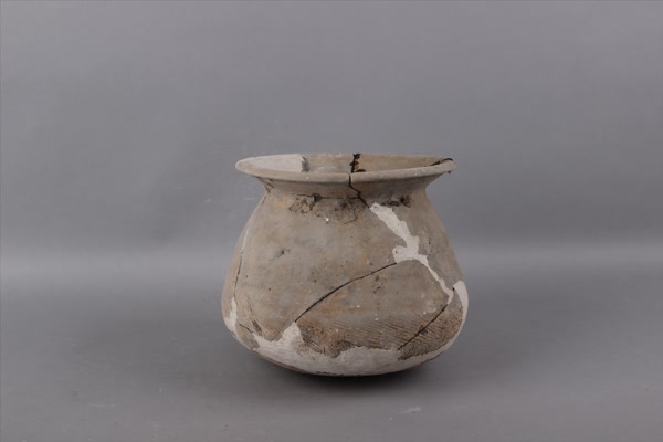 汉灰陶釜