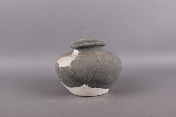 汉灰陶罐