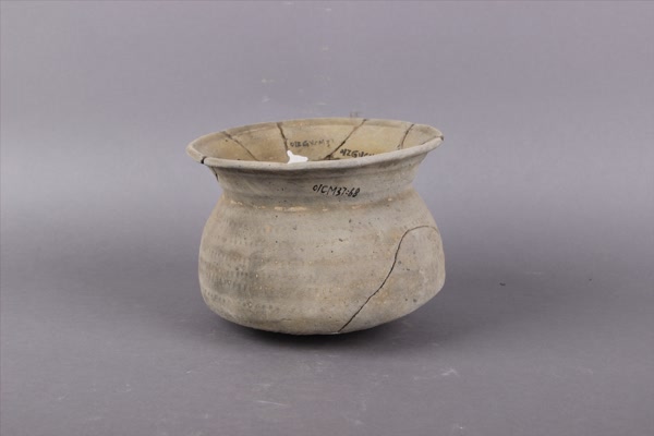 东汉灰陶釜