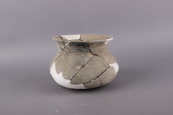 汉灰陶釜