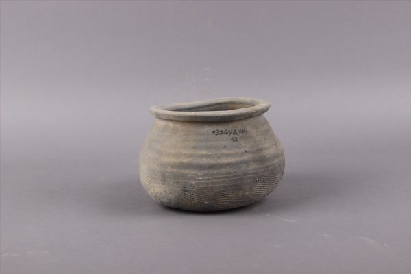 汉灰陶釜