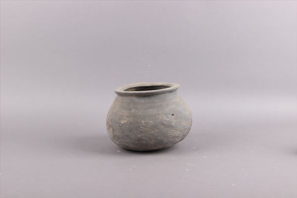 汉绳纹灰陶釜