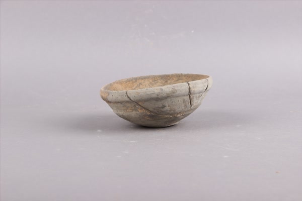 汉灰陶钵