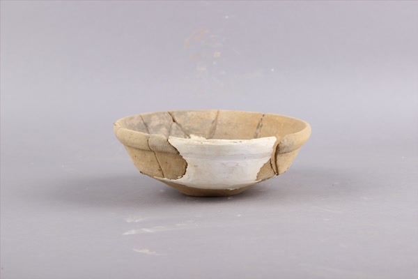 东汉黄褐陶钵