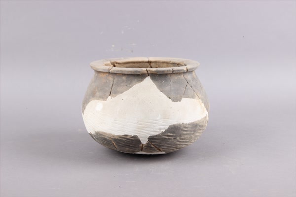 汉绳纹灰陶釜