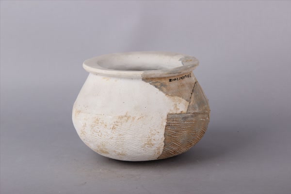 汉绳纹灰陶釜