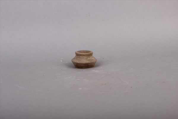 东汉灰陶罐