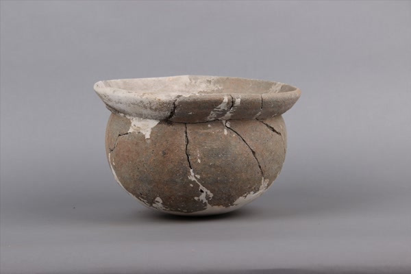 两晋灰陶釜