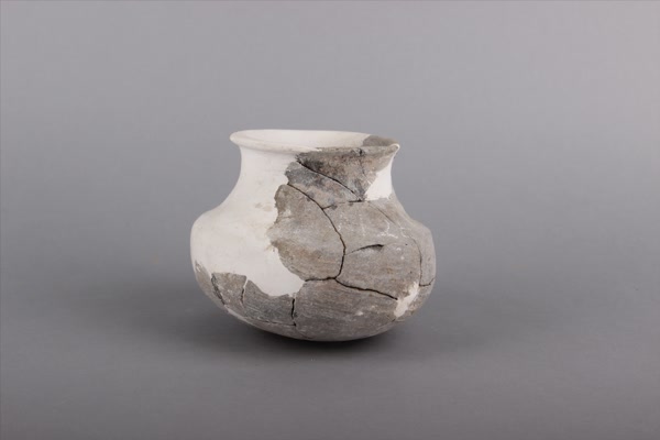 东汉灰陶釜