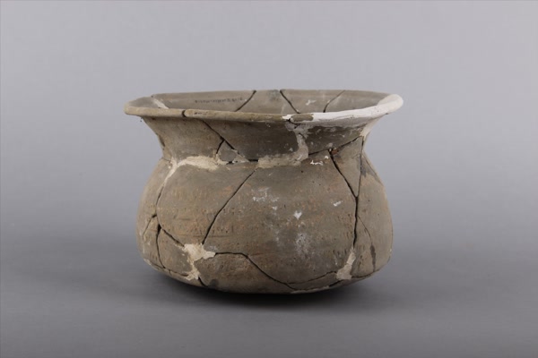 东汉灰陶釜