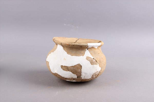 东汉灰陶釜