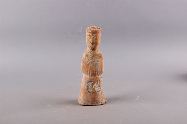 东汉红陶侍俑