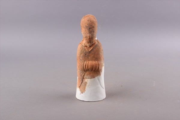 东汉红陶侍俑