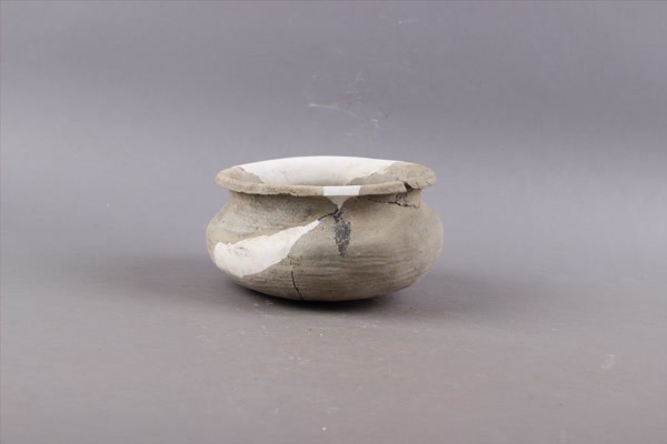 东汉灰陶釜