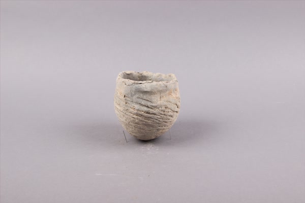 东周花边口灰陶圜底罐