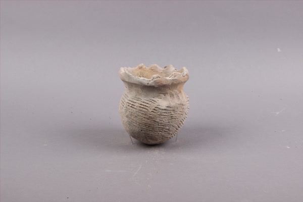 东周花边口灰陶圜底罐