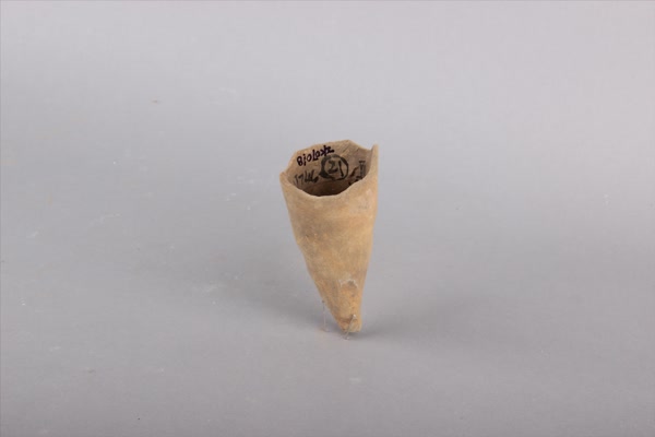 周灰陶尖底杯