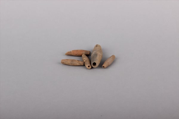 周灰褐陶网坠