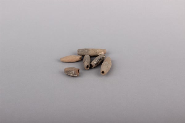 周灰褐陶网坠