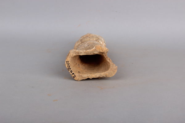 东汉红陶侍俑