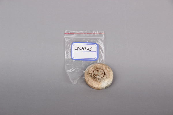 东汉柿蒂纹玉饰
