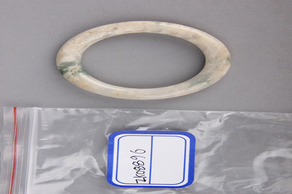 清代翡翠手镯